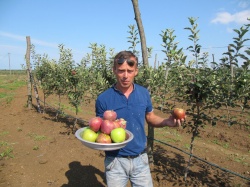 Сад, преобразивший село